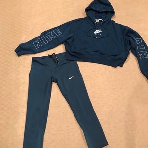 Woman’s Nike Set